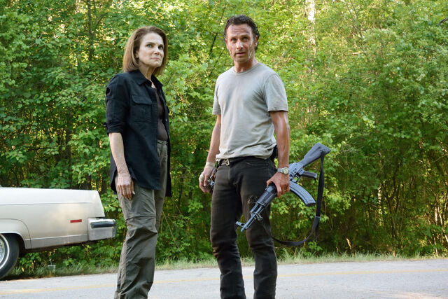 File:The-walking-dead-season-6-first-look-deanna-feldshuh-rick-lincoln-935.jpg