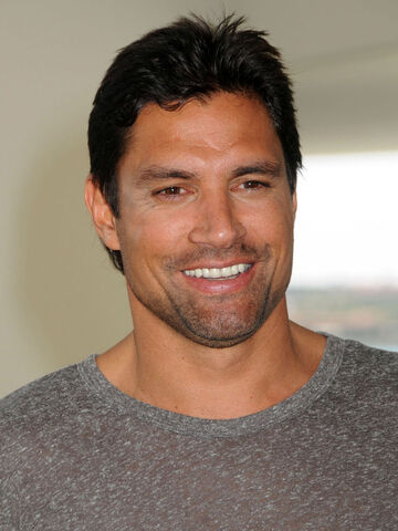 File:Manu Bennett.jpg