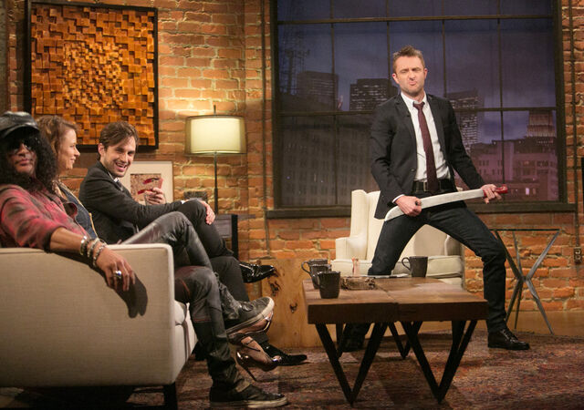 File:Talking-dead-episode-503-slash-mary-lynn-rajskub-gareth-west-chris-hardwick-2-935.jpg