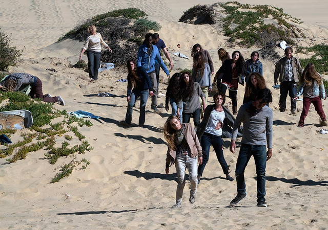 File:FTWD 203 Beach Horde.png