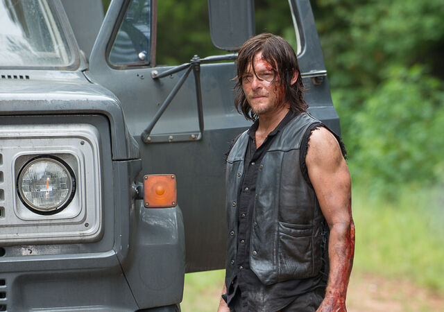 File:The-walking-dead-episode-609-daryl-reedus-9351.jpg
