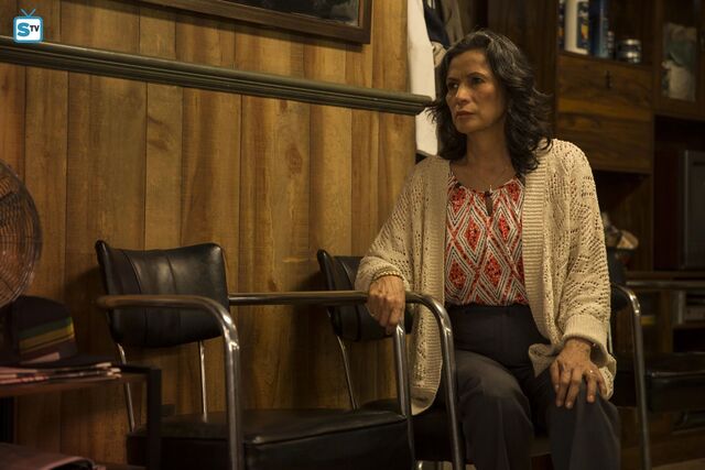 File:Fear-the-walking-dead-So-Close-Yet-So-Far-02 Griselda.jpg