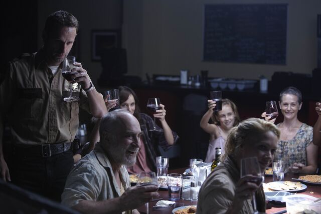 File:Andrew-Lincoln-Laurie-Holden-Melissa-McBride-and-Sarah-Wayne-Callies-in-THE-WALKING-DEAD-Episode-1 06-TS-19.jpg
