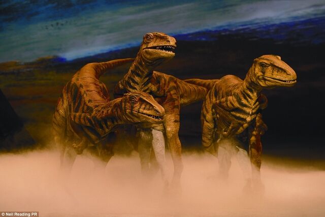 File:Utahraptor Pack - WWDAS.jpg