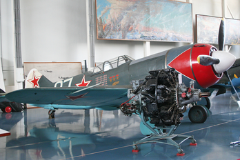 La-7 White 27