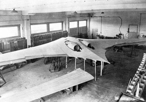 File:Ho-229BeingBuildb.jpg
