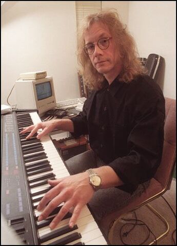 File:Zevon-Piano.jpg