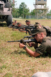 400px-Steyr AUG DM-SD-02-00601-1-.jpg