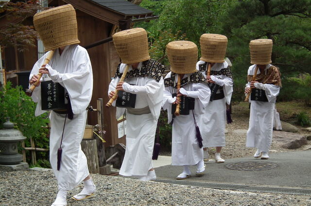 Файл:Daikokuji-Sasayama Komusō Shakuhachi 大国寺(篠山市)丹波茶祭り 虚無僧 DSCF1443.jpg
