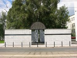 Umschlagplatz pomnik 01.jpg