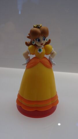 File:Daisy Gamescom amiibo.jpg