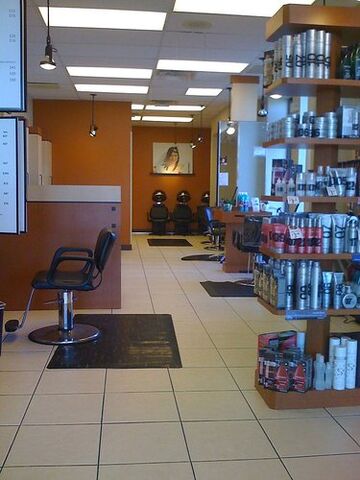 File:Delilah's hairstyling room.jpeg