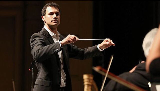 File:Ramin Djawadi conducting.jpg