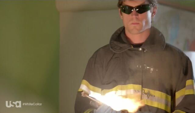 File:5x01-NealTorch.jpg