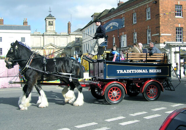 Plik:800px-Wadworths.dray.in.devizes.arp.jpg