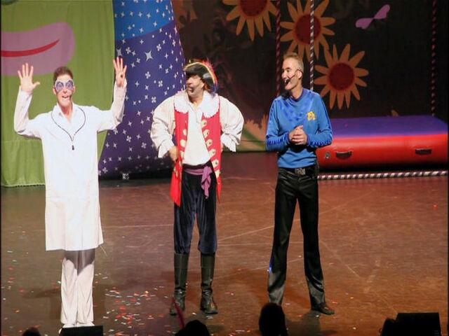 File:Dr.Knickerbocker-2012LivePrologue.jpg