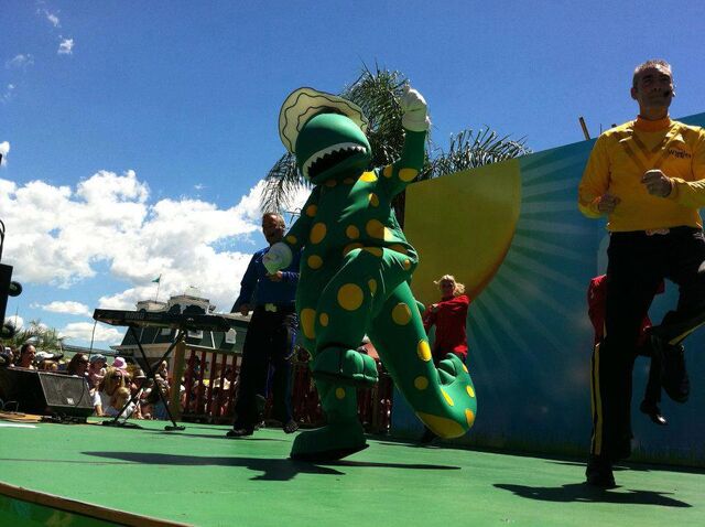 File:DorothyandGregatDreamworld.jpg