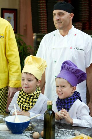 File:OliveOilIsMySecretIngredient-PromoPicture26.jpg
