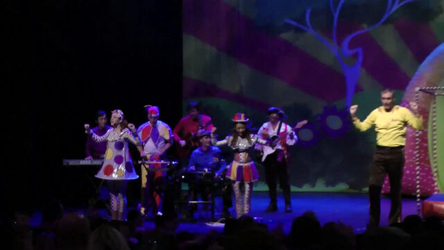 File:TheWigglesandCaptainFeatherswordinCelebration!DeletedScene.jpg