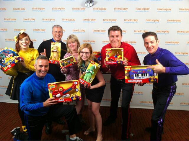 File:TheWigglesatWickedCoolToys.jpg