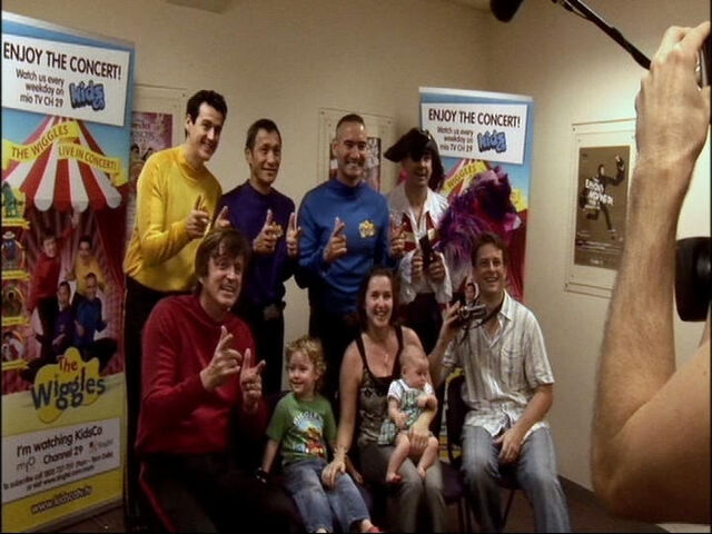 File:TheWigglesandCaptainFeatherswordin2010.jpg