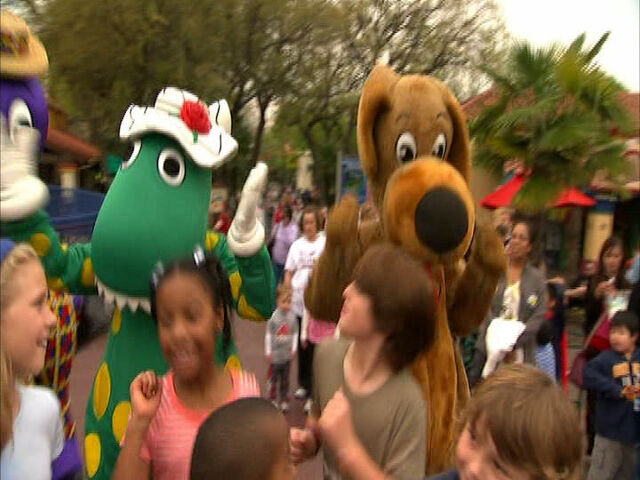 File:DorothyandWagsatWigglesWorld.jpg