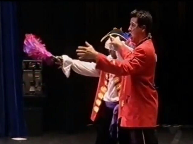 File:SamMoranandCaptainFeatherswordin2003.jpg