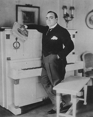 Archivo:Enrico Caruso.jpeg