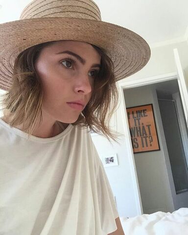 File:Shelleyhat.jpg