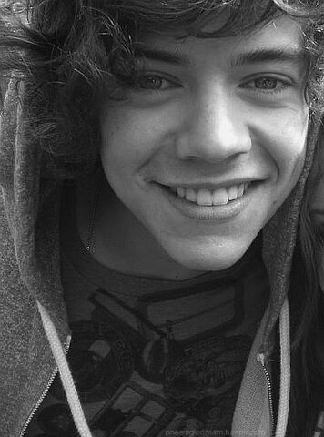 Archivo:Boys-harry-styles-music-one-direction-Favim.com-252286.jpg
