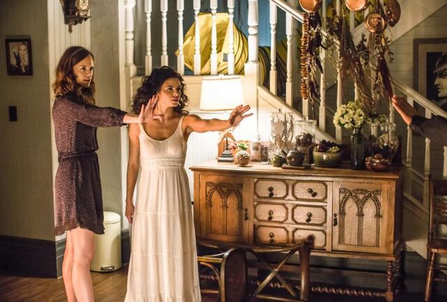 File:Witches-east-end-season-2-spoilers.jpg