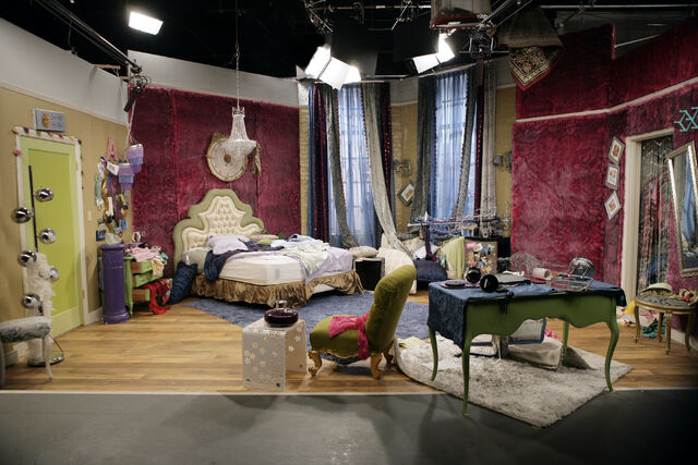 File:WIZWAVERLYPLACE Y1 001 010.jpg