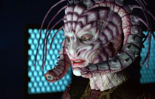 File:S3E3 Lyzera.jpg