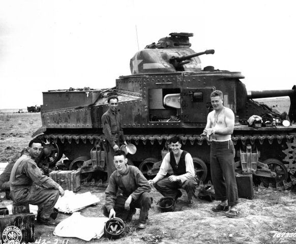 File:M3 Lee, North Africa 1942.jpg