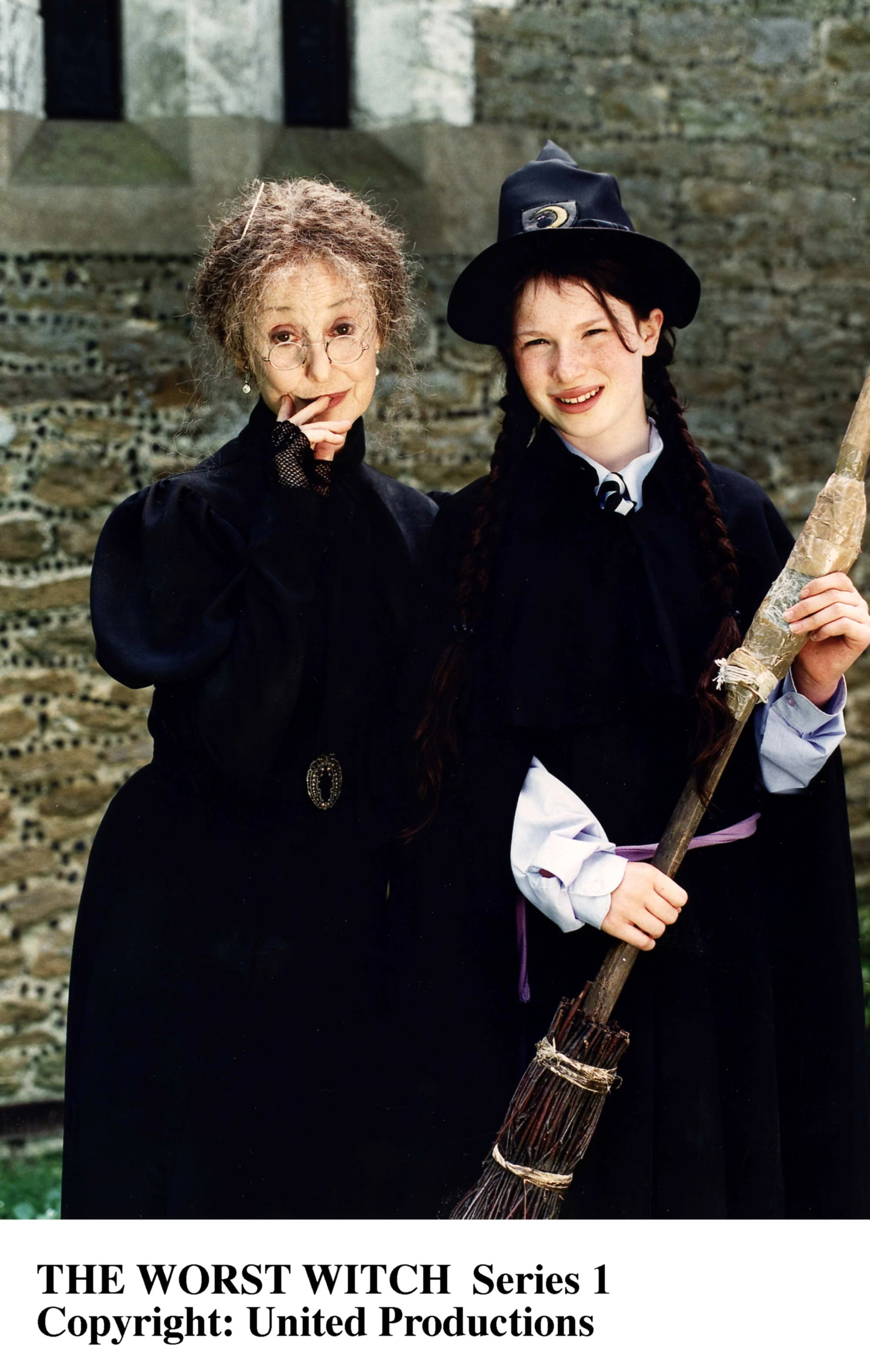 самая плохая ведьма сериал 2017–2020. милдред хаббл самая плохая ведьма. самая плохая ведьма сериал 2017. The worst witch сериал 2017. уна стаббс самая плохая ведьма.