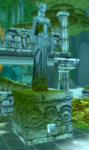 Arquivo:Queen-Azshara-statue.jpg
