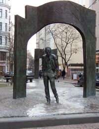 Arbat-BulatOkudzhava-Monument.jpg