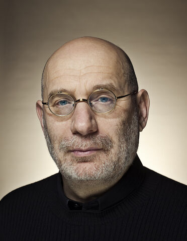 Файл:Boris Akunin 2012.jpg
