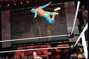 Sin-cara-110404 323x216.jpg