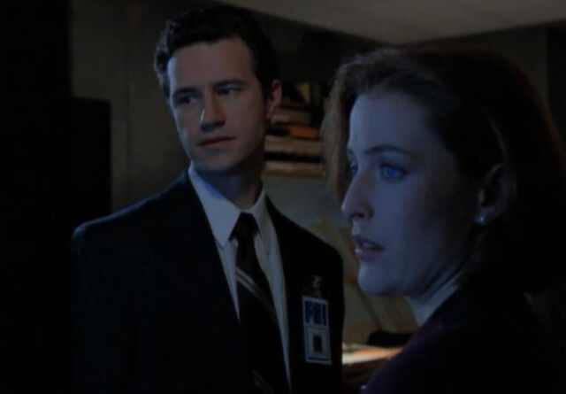 File:Jeffrey Spender Scully Office.jpg