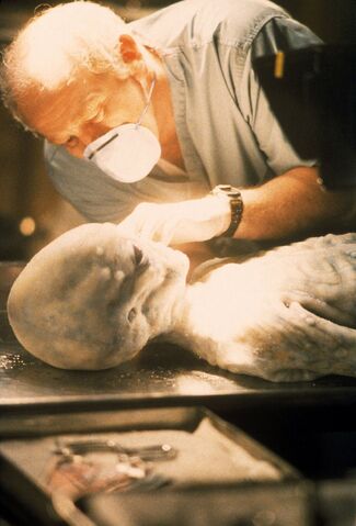 File:Doctor Arlinsky Alien autopsy Gethsemane.jpg