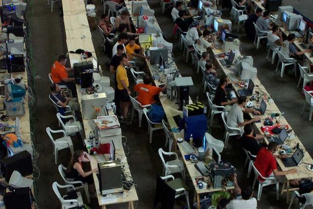 File:Euskal encounter 2004 1.jpg