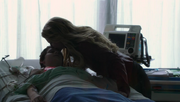 1x22 Emma kiss Henry.png