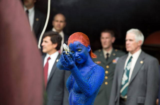 File:Mystique points the gun at Magneto.jpg
