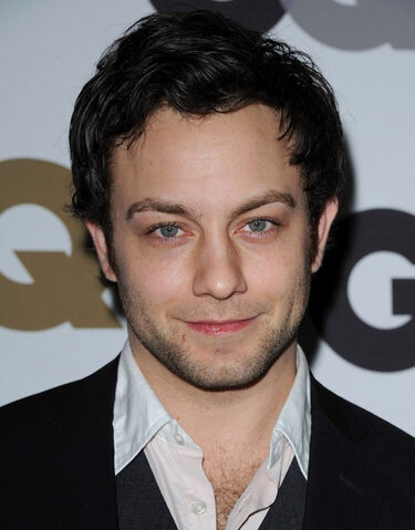 File:Jonathan+Sadowski+2010+GQ+Men+Year+Party+kcJCcQtJpiXl.jpg