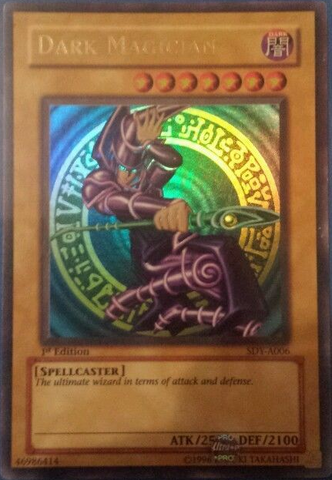 File:DarkMagician-SDY-AU-UR-1E.png