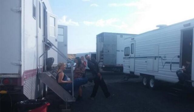 File:Behind the scenes.jpg