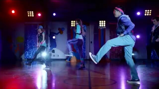 File:Zoey Stevens' dance squad.jpg