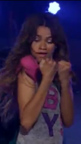 File:Zoey Stevens dancing (23).jpg