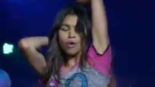 File:Zoey Stevens dancing (21).jpg